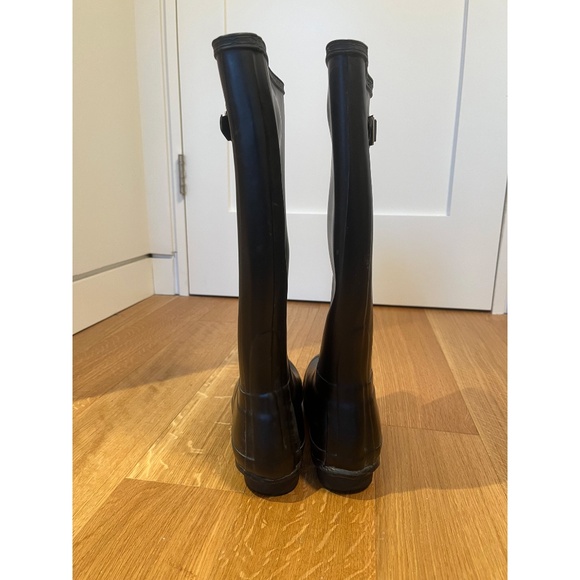Hunter Rain Boots - Original Tall in Black size 6M/7F with Strap Flaw - Picture 5 of 10